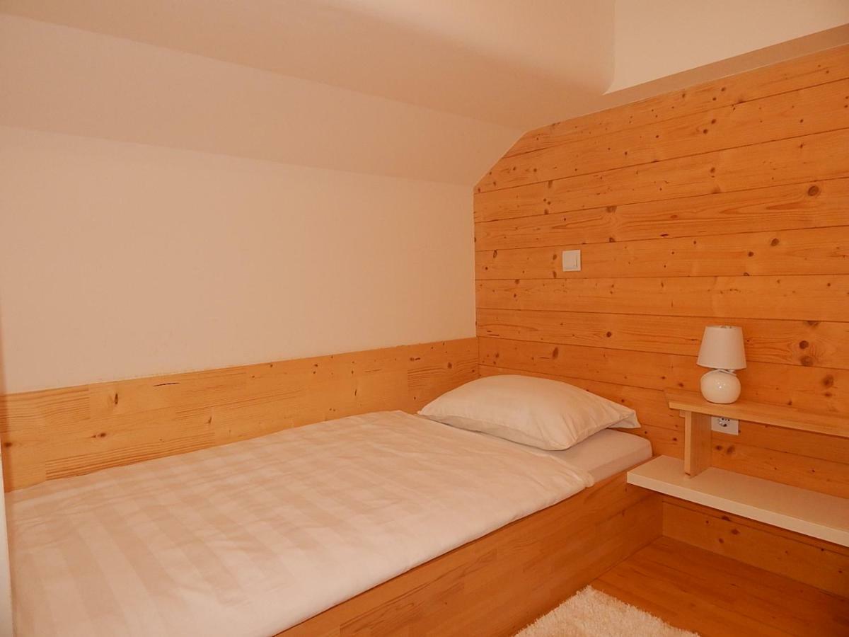 Studio Apartman Lakasa Rakovica Eksteriør bilde
