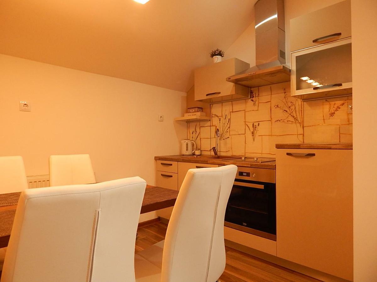 Studio Apartman Lakasa Rakovica Eksteriør bilde